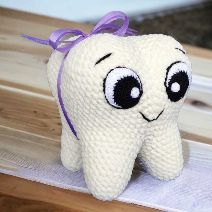 Мягкая игрушка зуб вязанная плюшевая SoftToy