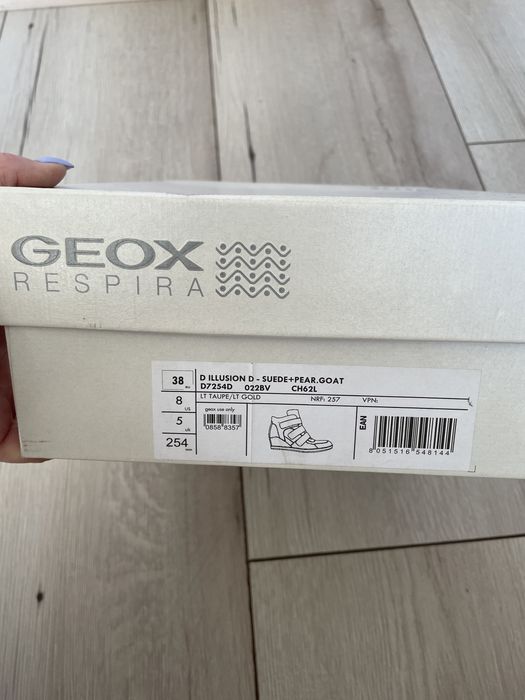 Botki/sneakersy zamszowe na koturnie Geox beżowe 38