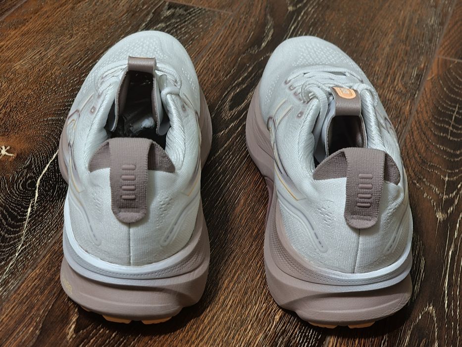 Оригінал 100%  жіночі кросівки asics gel kayano 32  euro 40