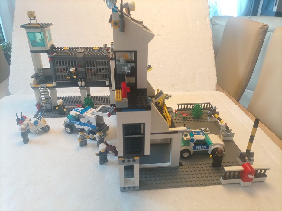 Klocki LEGO policja 7744 komisariat posterunek