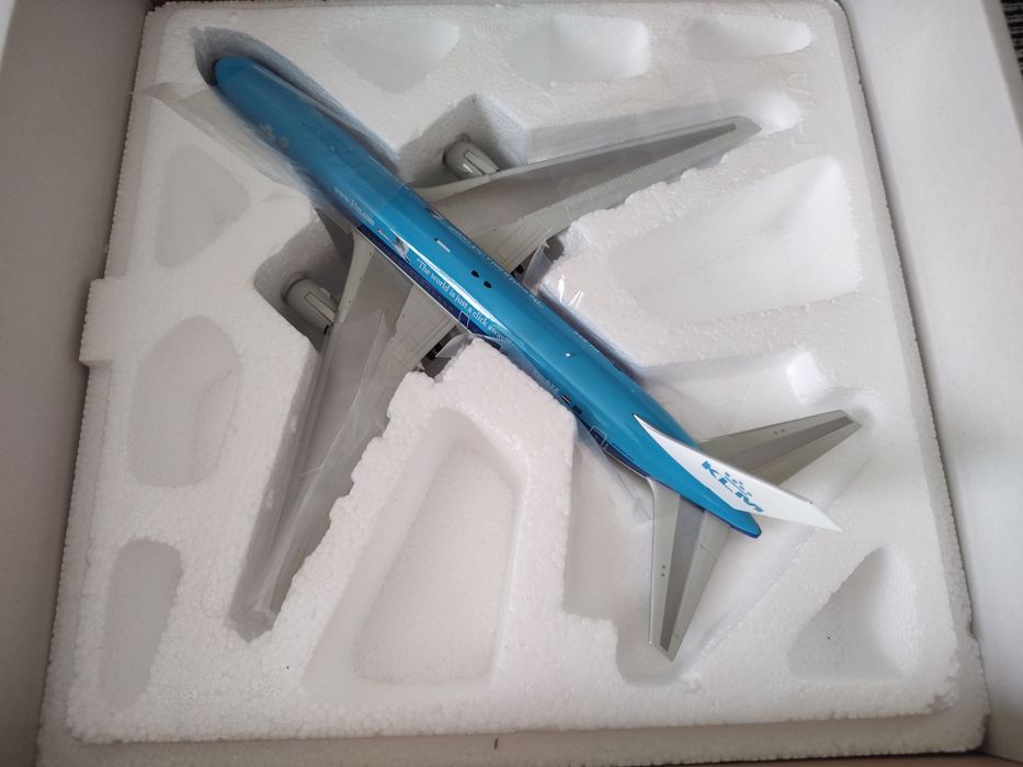 Модель літака/самолета Boeing 767-300ER в лівреї KLM. Масштаб 1