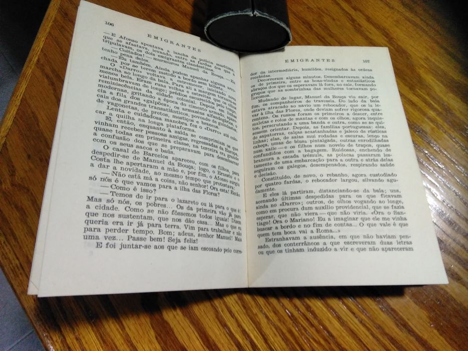 Livro -  Emigrantes