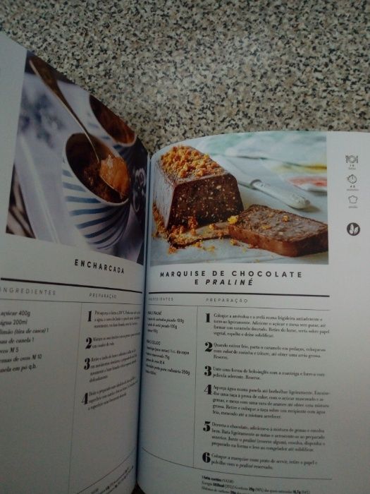 Livro receitas culinária " À mesa com o Pingo Doce"