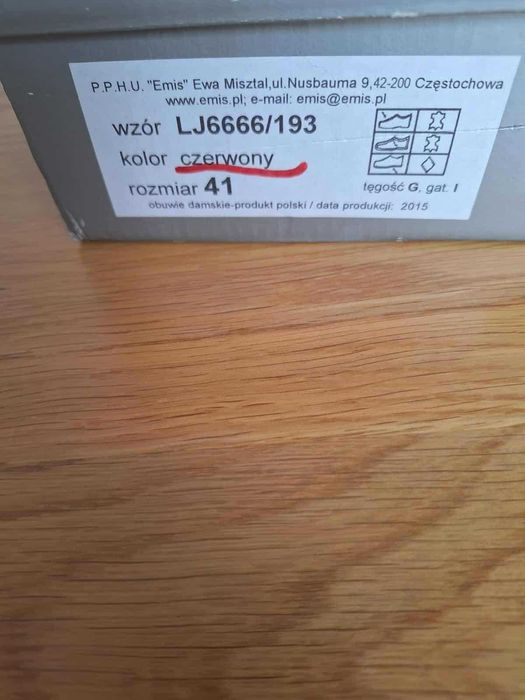 Czerwone czółenka Emis