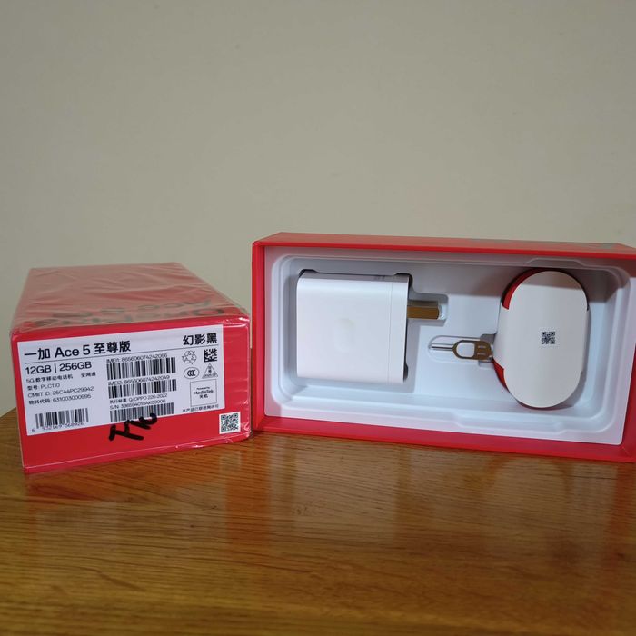 OnePlus Ace 5 Ultra 5 12/256GB  чорний розблокований Dimensity9400+