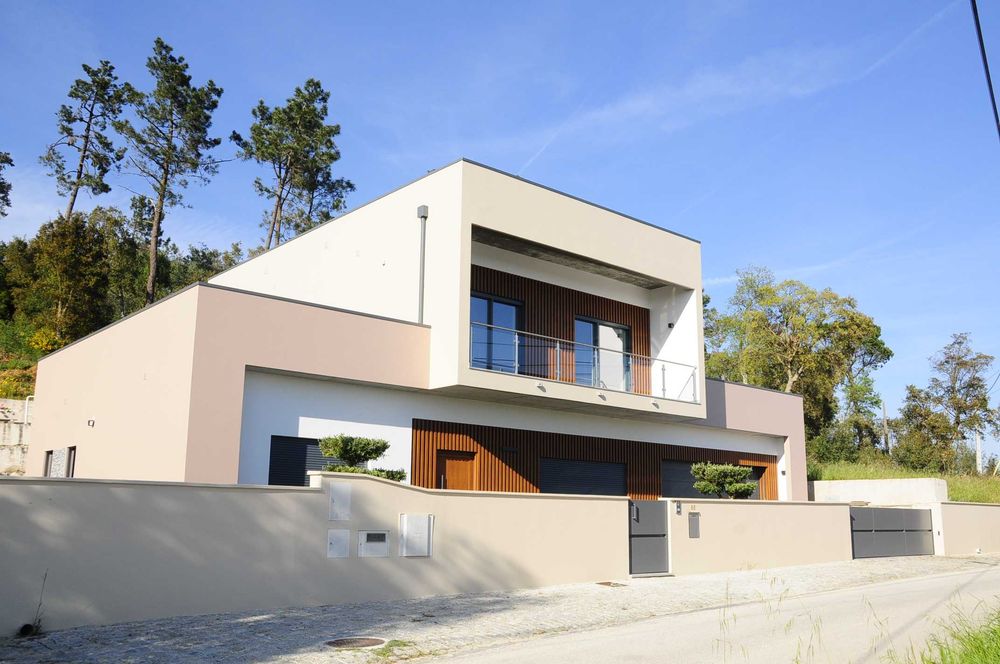 Moradia nova em Monte Redondo