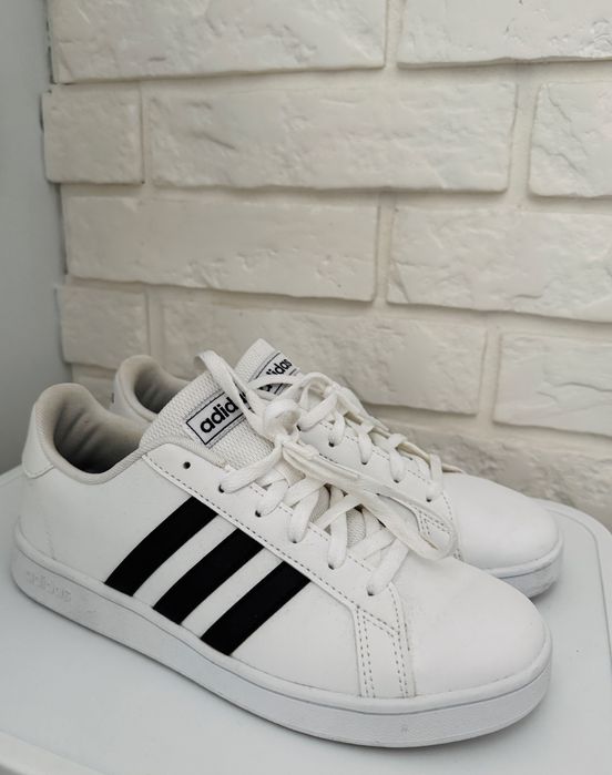 Buty sportowe marki Adidas damskie rozm. 36