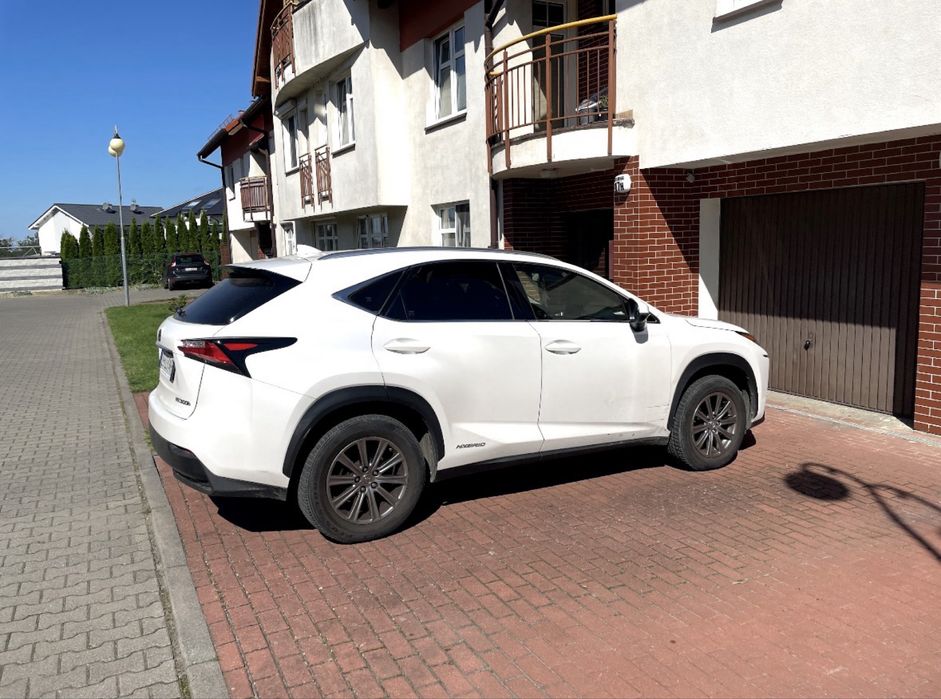 Lexus nx 300h 2017r 161tys km biala perla