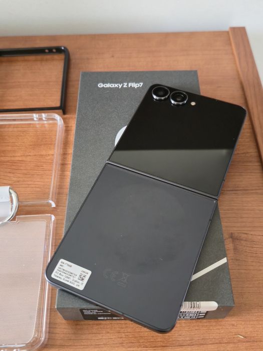 Samsung Z Flip 7 Novo - 3 ciclos de Bateria