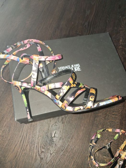 Szpilki sandalki versace