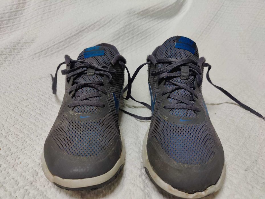 Sapatilhas Nike tam. 42 em bom estado.