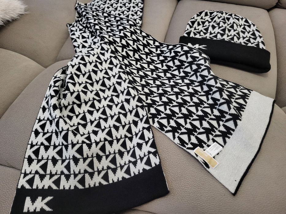 Michael Kors zestaw zimowy czapka szalik monogram czarny biały MK