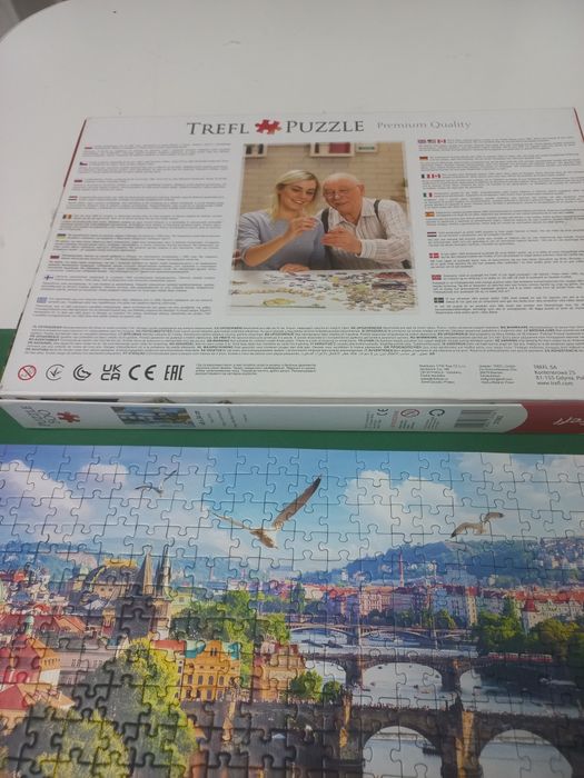 Bonito puzzle  500 peças  Completo.