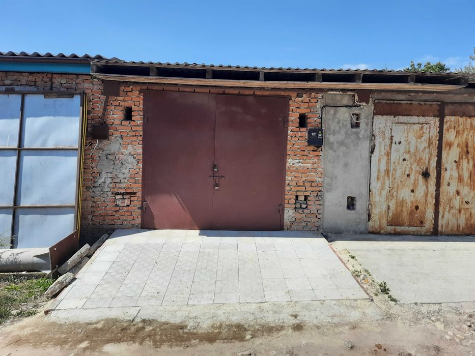 Продам гараж (білий замок)