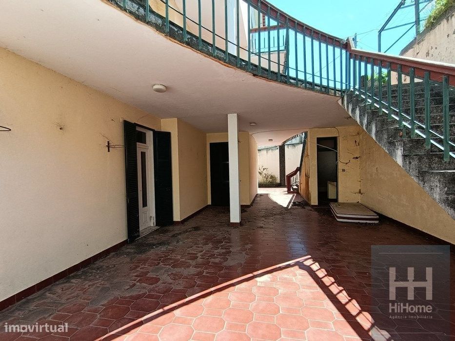 Moradia T4 +2 com terreno e garagem no Funchal