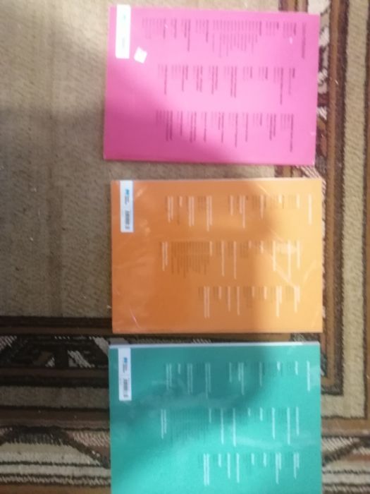 Manuais de português e matemática, do ensino profissional