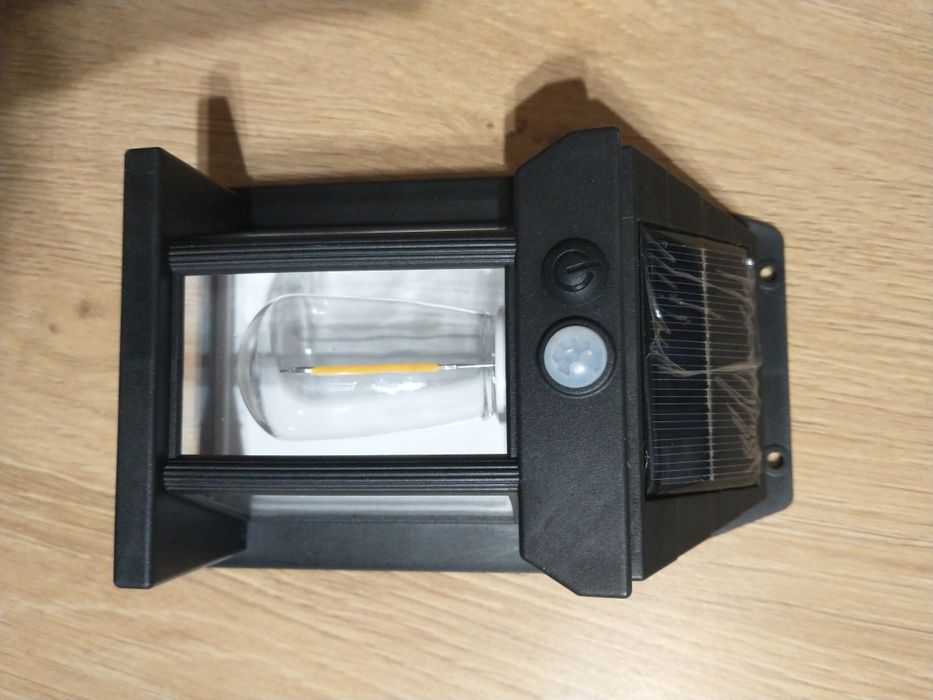 Lampa solarna ogrodowa