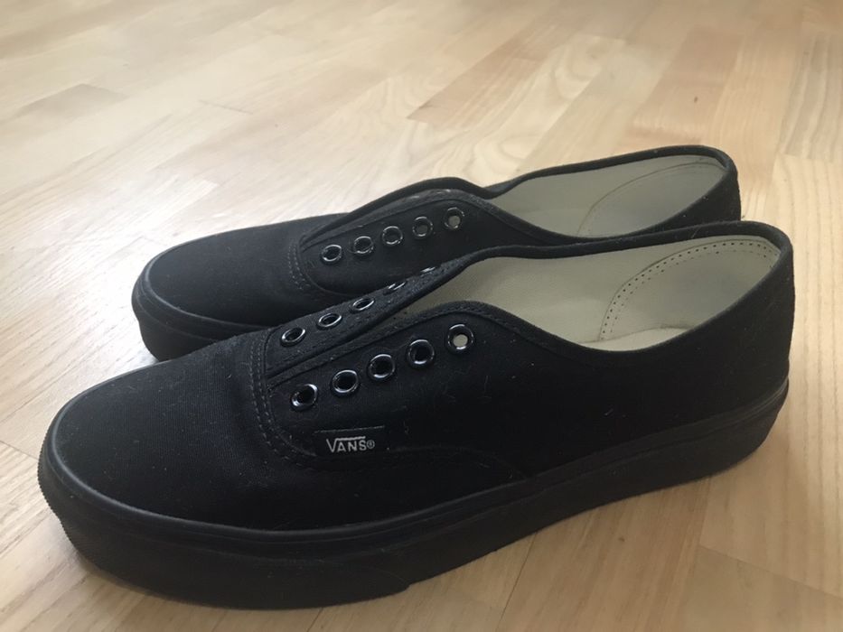 vans total black