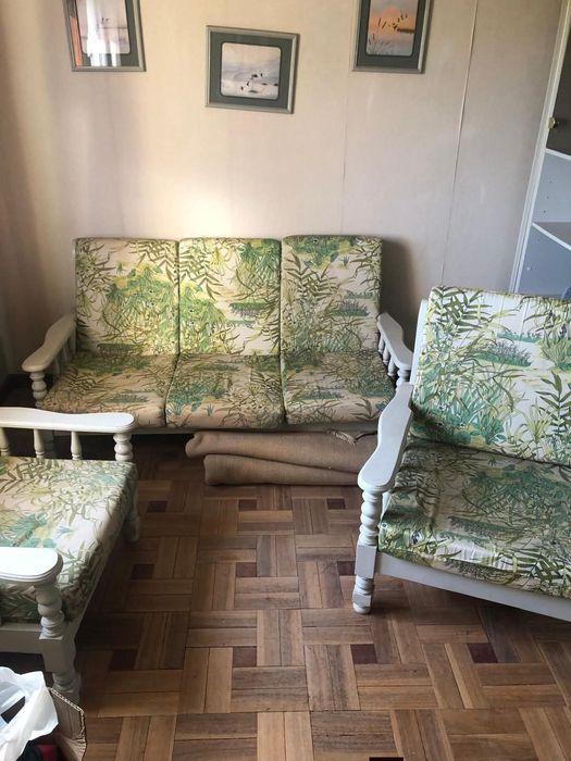 Vendo este sofás muito bonitos bom estado