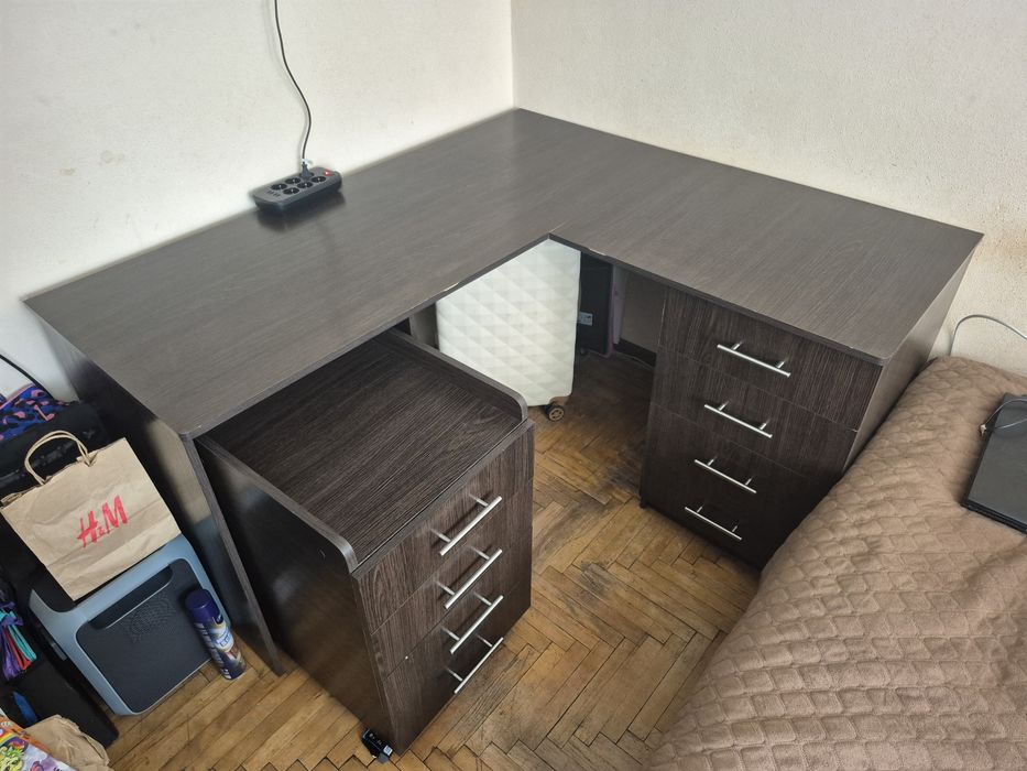 Стіл письмовий кутовий