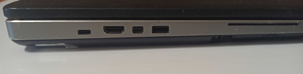 Dell Precision 7520 15,6" 500GB SSHD 16GB DDR4 i7 8t USB-C Win11 Win10 L