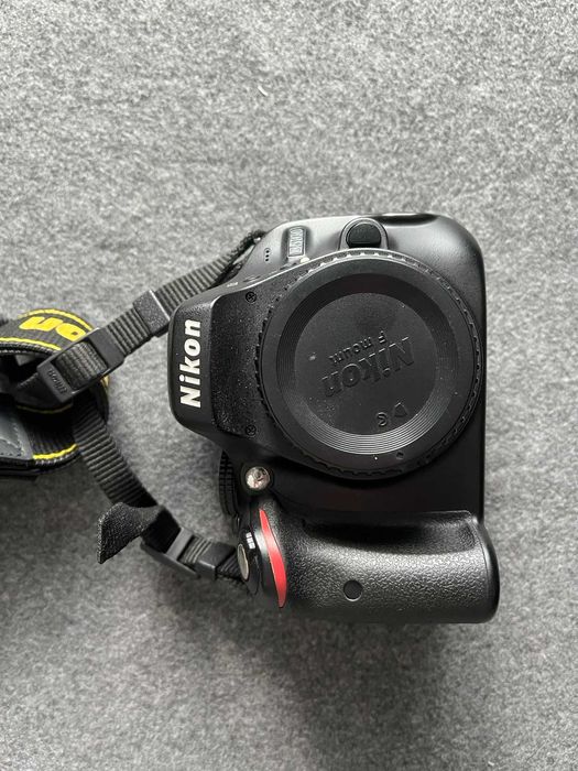 Nikon D5100 + Nikkor AF-S DX 18-105 mm f/3.5-5.6 VR ED + Nikkor AF-S 35 mm f/1.8G ED