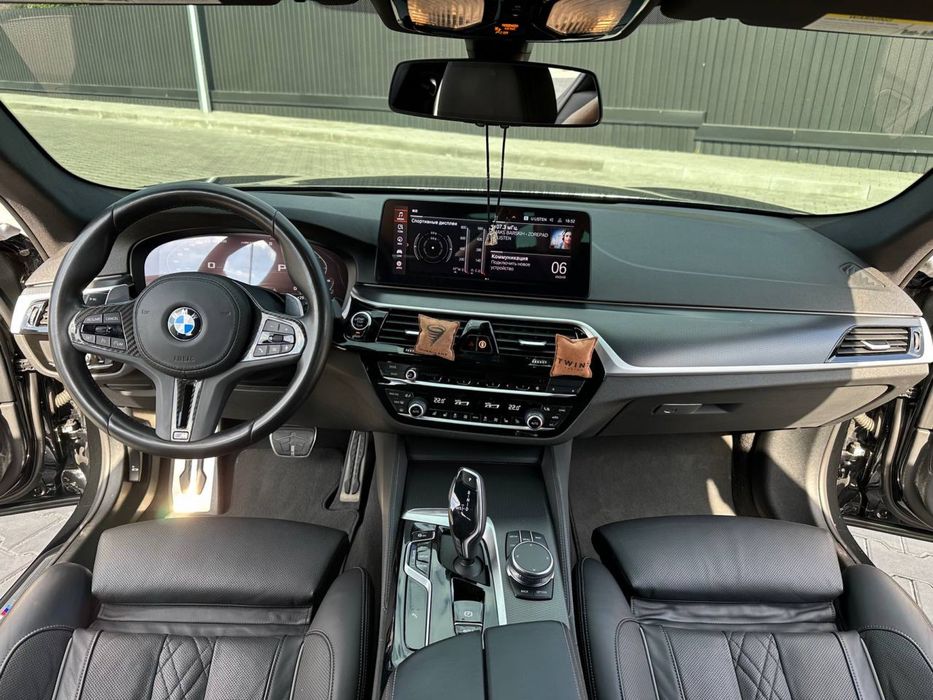 BMW G30 M550i 2022