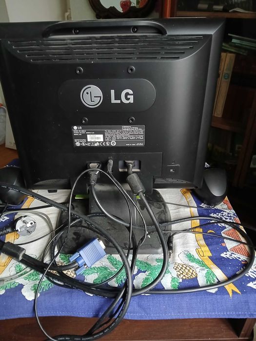 Цветной монитор LG