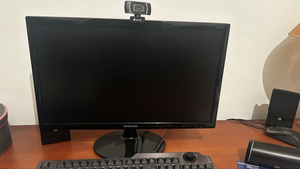 Monitor Samsung 21.5” Full HD HDMI/VGA – Excelente Estado