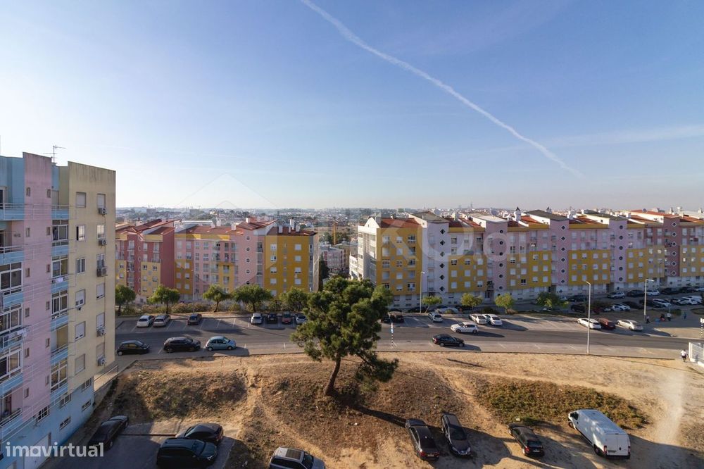T4 com 209 m², vista 360º, sol todo o dia e garagem de 78 m² | Corroio