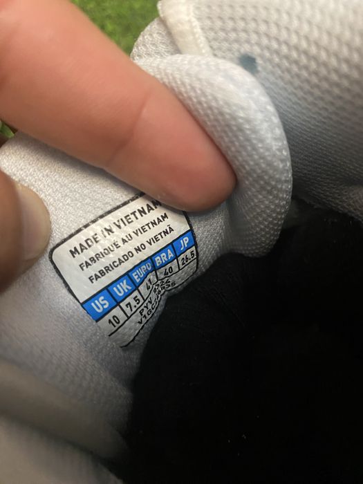 Волейбольні кросівки mizuno