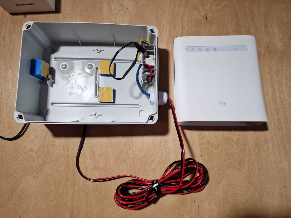 Router LTE ZTE MF286D w hermetycznej skrzynce 12V do campera przyczepy ...