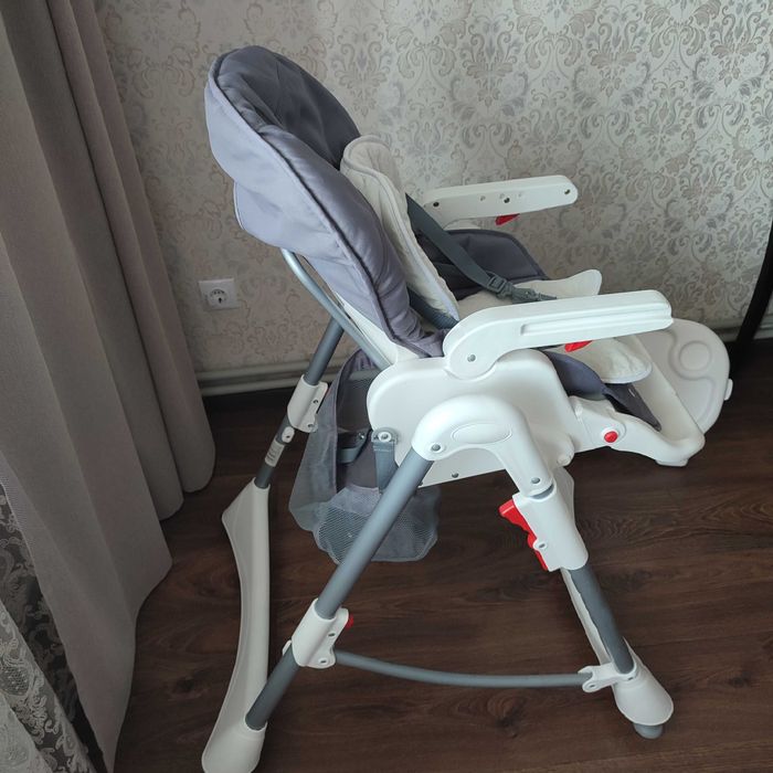 Стільчик для годування Caretero Bistro Grey