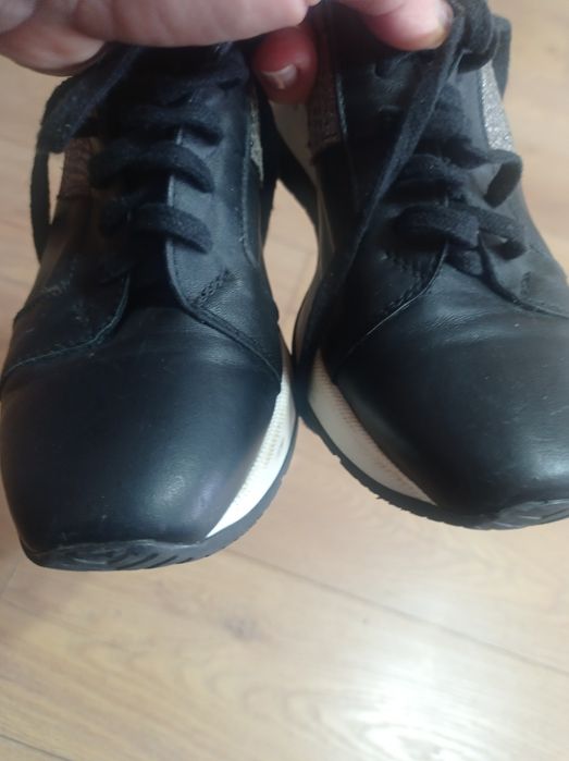 Кросівки шкіряні