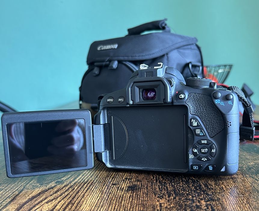 Aparat lustrzanka Canon EOS 700D