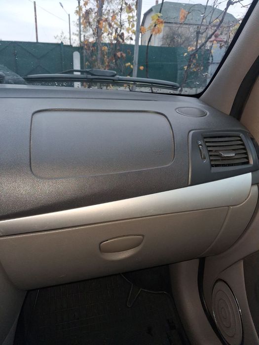 Автомобіль RENAULT Thalia