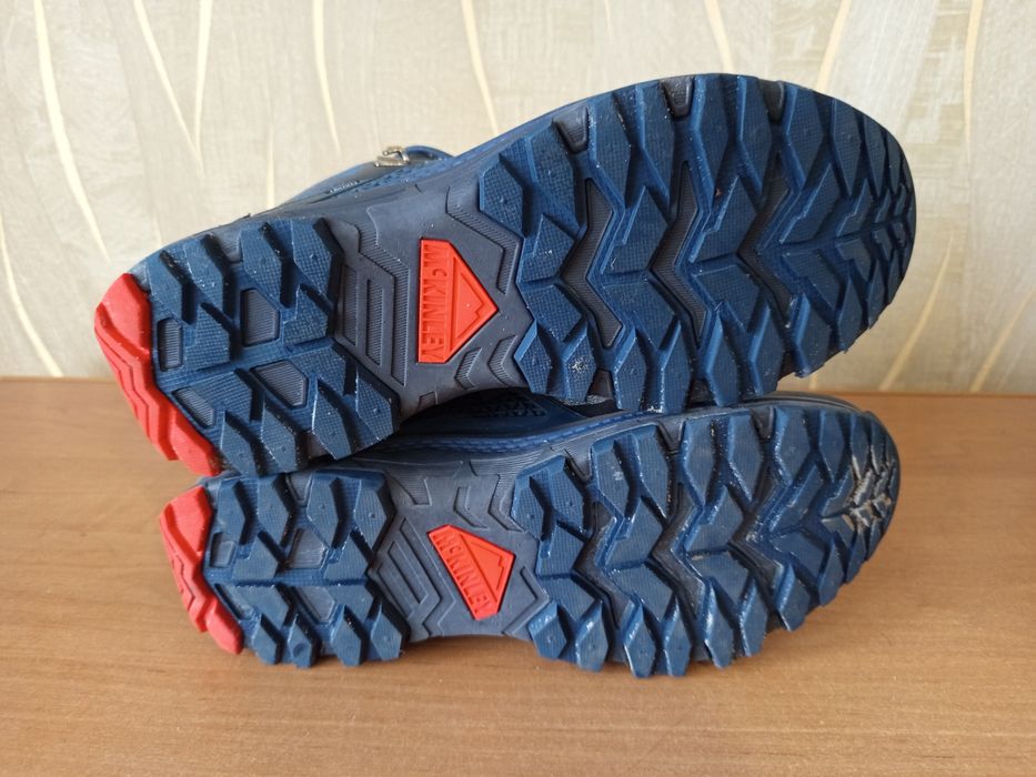 Трекінгові черевики McKinley