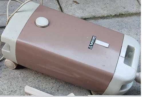 Odkurzacz Predom z osprzętem PRL