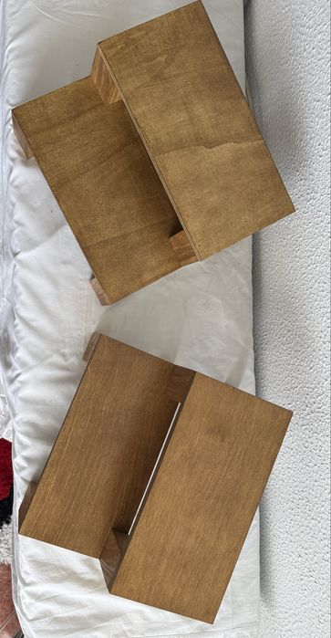 Conjunto de 2 prateleiras de madeira com design moderno