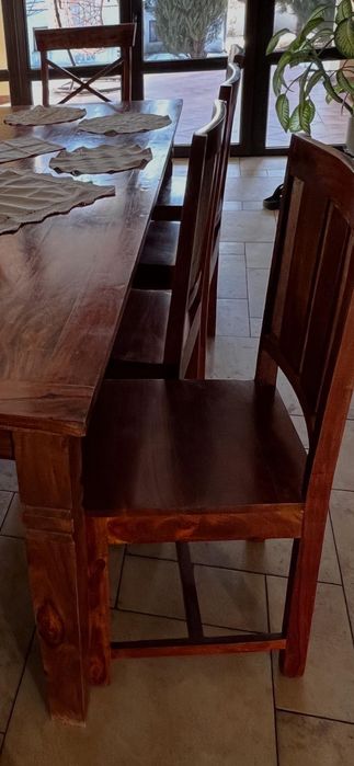 Meble kolonialne - stół z krzesłami