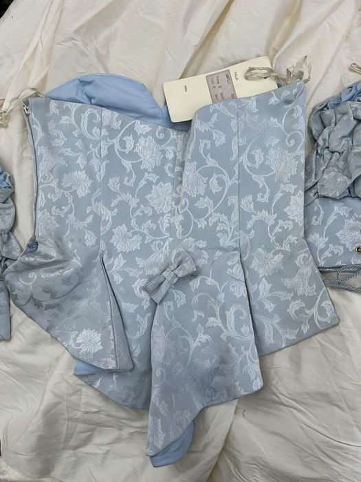 Blusa azul com luvas