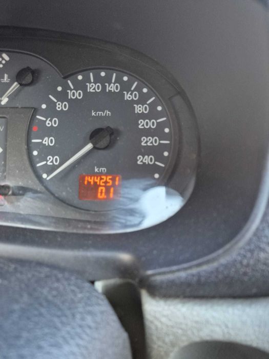 Sprzedam samochód Renault Thalia 1.4 benz 2003. Super stan techniczny!