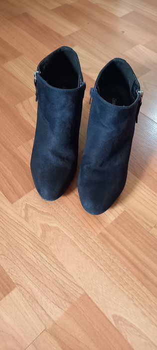 Botka granatowe 37
