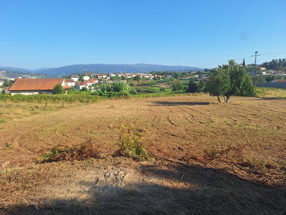 Vende-se ou alugar-se  terreno em Estradinha - Telões - Amarante