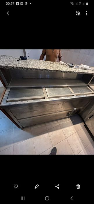 Vitrine refrigerada e balcao frio