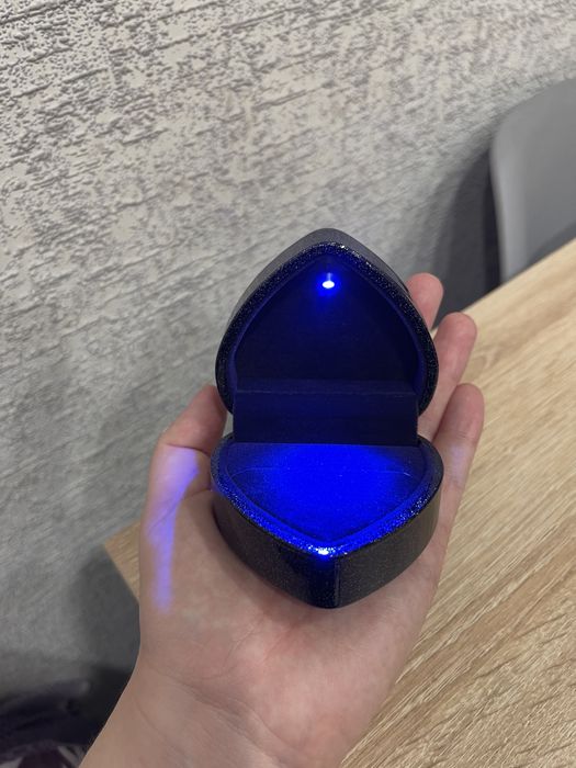 Скринька коробка футляр для кільця чи сережок