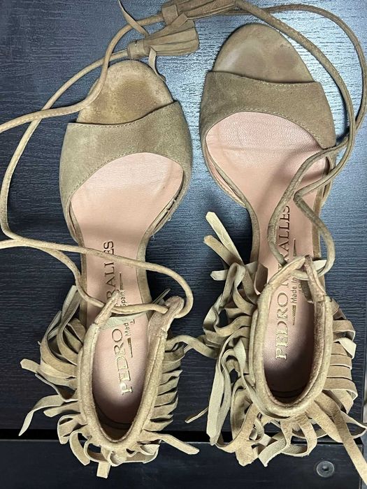 Sapatos usados como novos