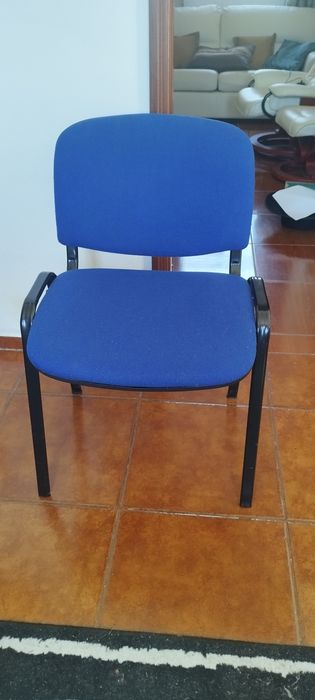 Cadeiras de escritório em bom estado