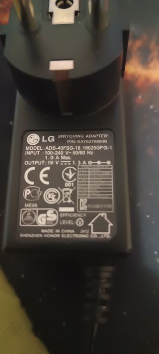 Блоки живлення для шуруповерту TEKHMANN і монітора LG