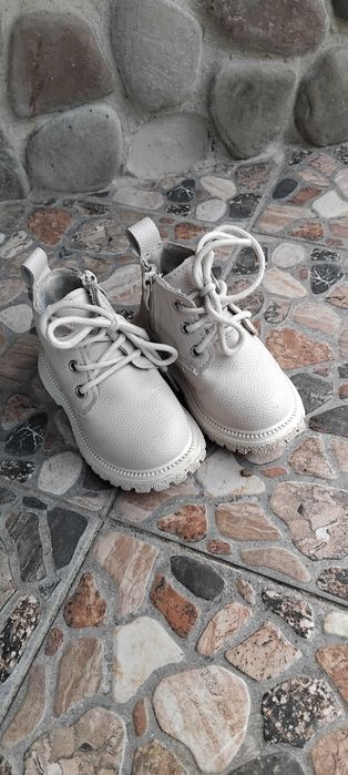 Осінні черевички для  дівчинки